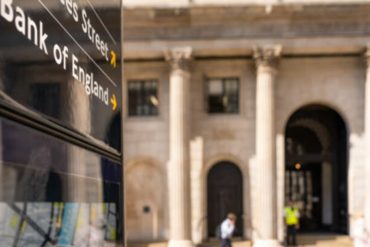 BoE Expected to Hold Rates as Inflation and Global Uncertainty Delay Policy Shifts