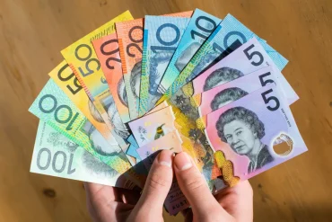 Australian Dollar Climbs Toward 0.6400 as Chinese Growth and Risk Sentiment Offset Trade Tensions