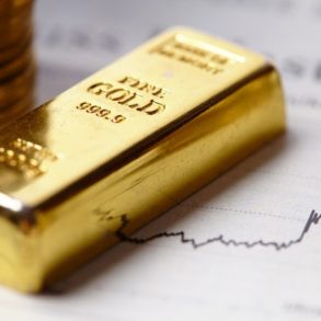 Gold Slips as Easing US-China Tensions and Trump’s Fed Comments Boost Risk Appetite