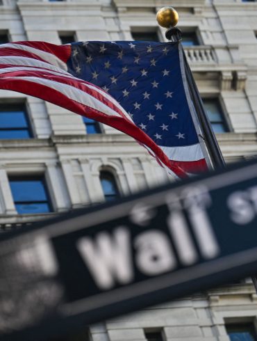 Wall Street Swings as EU Tariffs Spark Market Rebound and Investors Weigh Trade, Tech, and Tension